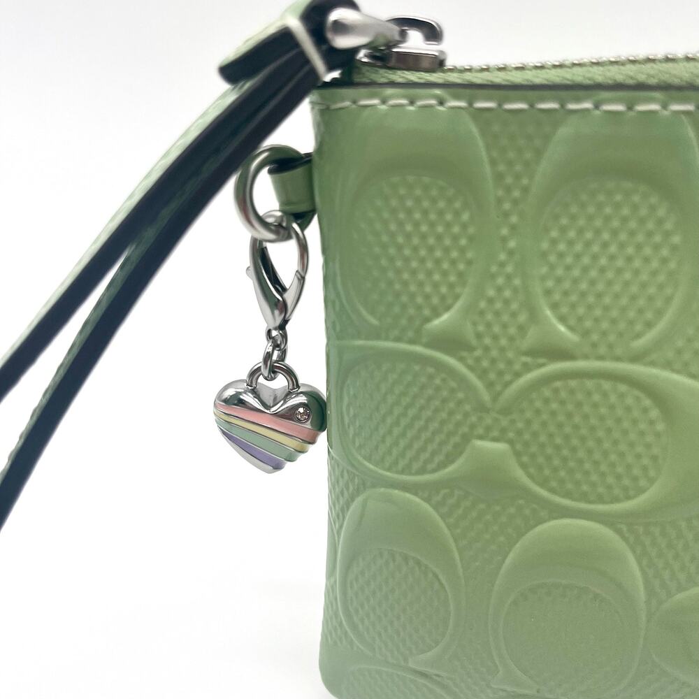 COACH NWT Pearlized Signature Patent Leather Wristlet, Rainbow Heart Charm - Picture 3 of 13